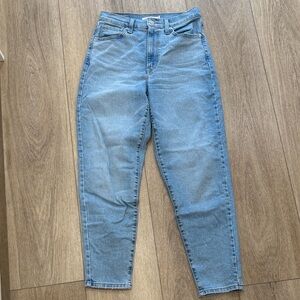 Levi High-Waisted Mom Jean Light Blue Women’s